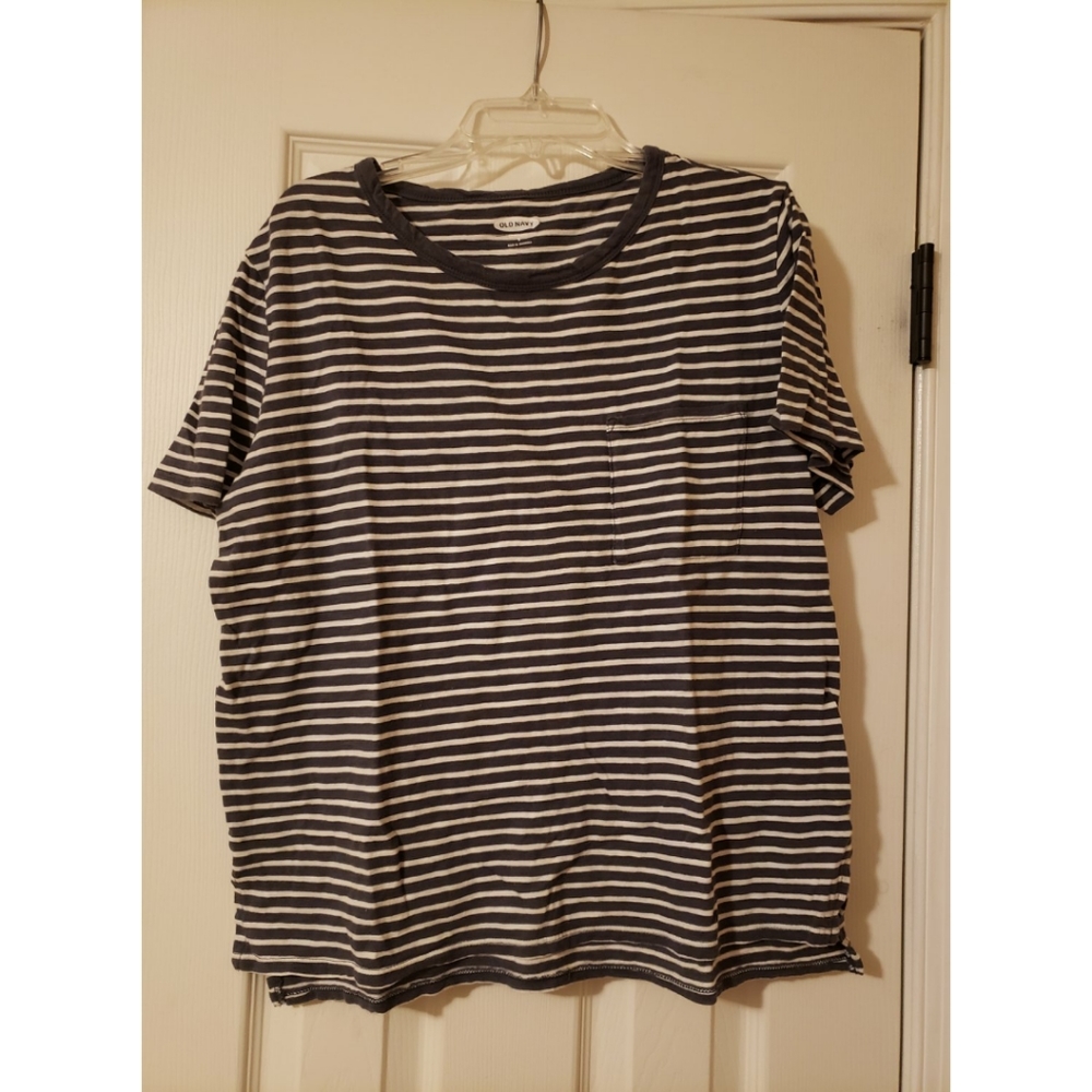 T-Shirt w/Front Pocket